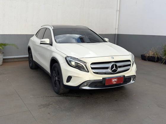 MERCEDES-BENZ GLA 200 1.6 CGI ENDURO 16V TURBO FLEX 4P AUTOMÁTICO